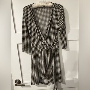 HAVE Black Cream Houndstooth Wrap Dress Long Sleeve V Neck Tie Waist Size Small